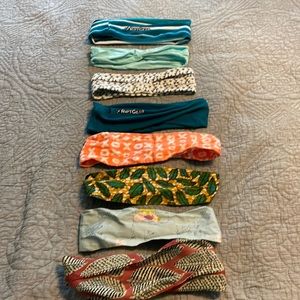 8 headbands. A few from target and a few homemade. Comes as a set.